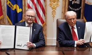 警报拉响！澳大利亚军机无视警告再闯南海，解放军紧急出动，发射干扰弹，对外释放信号强烈