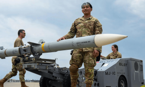 巴铁卖美国稀土，可能为了一款导弹：比霹雳15落后，但巴军特想买