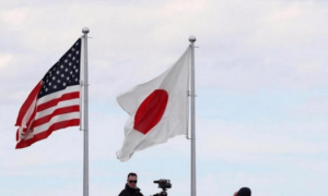 高市早苗叫来美军撑腰，美国只派两架飞机，在日本海上空飞了一圈