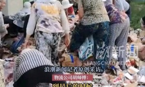 山东一货车在高速公路翻车，10多吨猪蹄鸡腿等冻品被村民哄抢！警方：去了2位民警，但控制不住