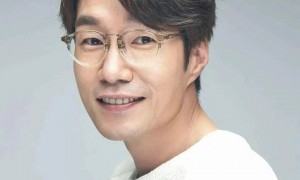 韩国男演员宋英奎突然去世，年仅55岁！曾参演热播剧《请回答1988》，此前涉嫌酒驾被逮捕，新戏开播前酒驾被曝光
