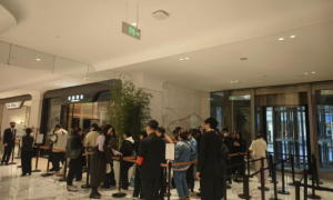 又挤爆了! 老铺黄金即将涨价:有人600万“扫货”,二手市场却遇冷|BUG