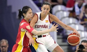 没有突破!女篮后卫群不尽如人意 李梦两双让郑薇欣慰