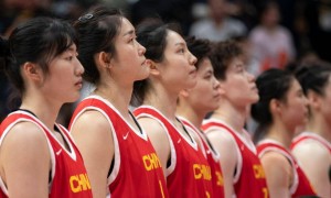 中国女篮怎么了?热身赛仅2胜10负 姚明面露愁容