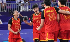 中国队第四日综述:国乒混双首摘金 郑钦文2-1逆转进8强