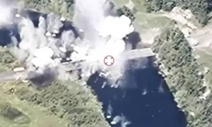 乌军又发视频称摧毁俄军在塞姆河修建的浮桥,美媒:是个强烈信号