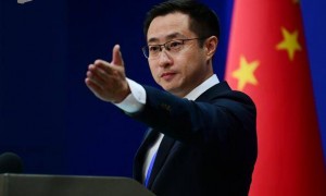 美方谴责中国用水炮攻击并撞击菲律宾船只,中方驳斥