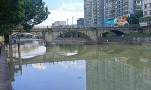 贵州黔东南三穗县一大桥垮塌,官方:自然垮塌,无人员伤亡,已启动拆除重建